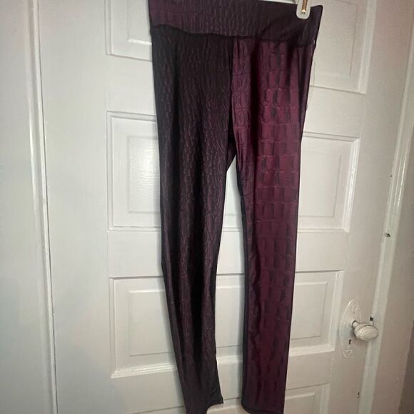 NWTs Terez Crocodile Legginga   - Picture 3 of 6